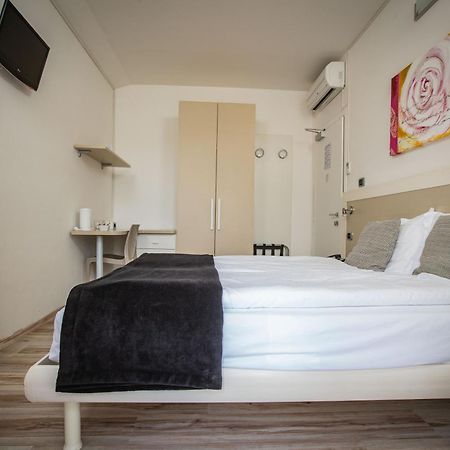 Hotel Villa Alberta Nago-Torbole Bagian luar foto