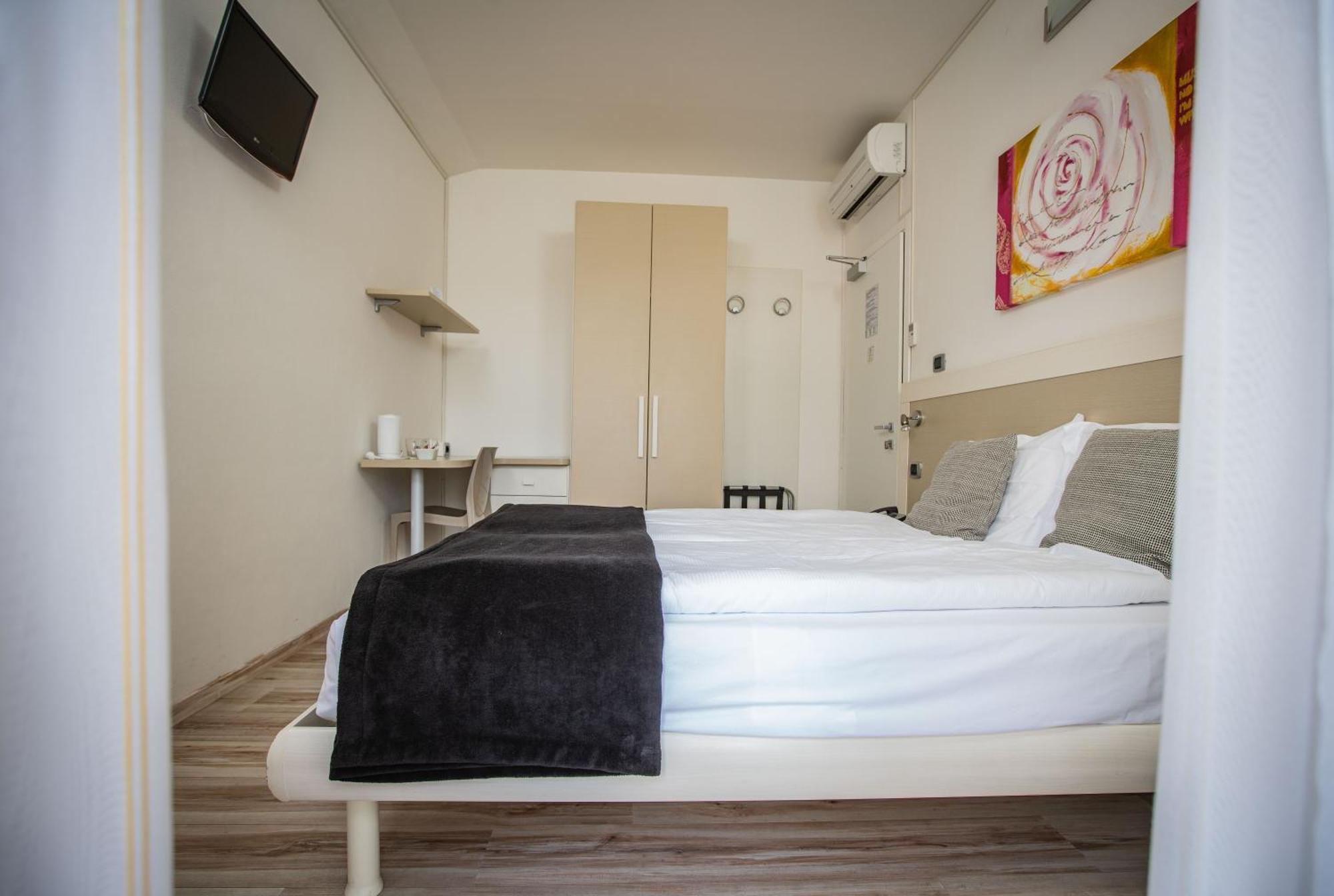 Hotel Villa Alberta Nago-Torbole Bagian luar foto