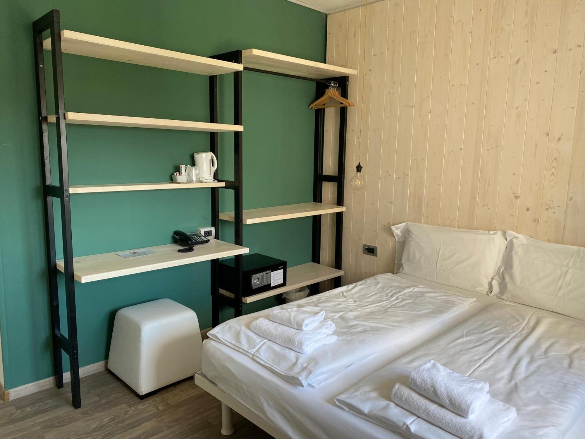 Hotel Villa Alberta Nago-Torbole Bagian luar foto