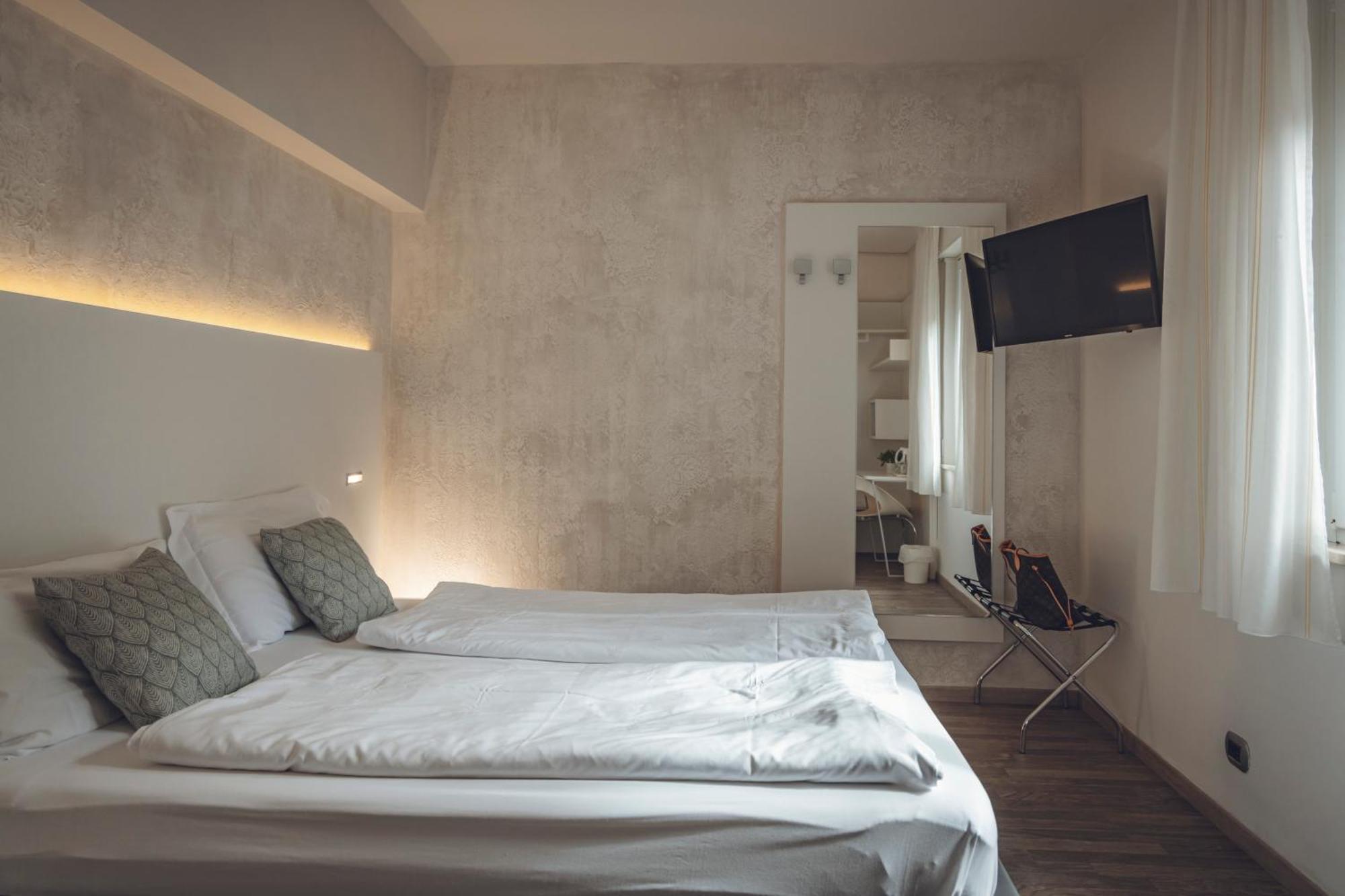 Hotel Villa Alberta Nago-Torbole Bagian luar foto