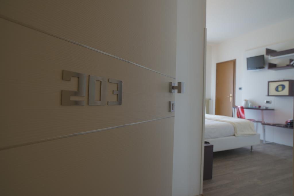 Hotel Villa Alberta Nago-Torbole Bagian luar foto