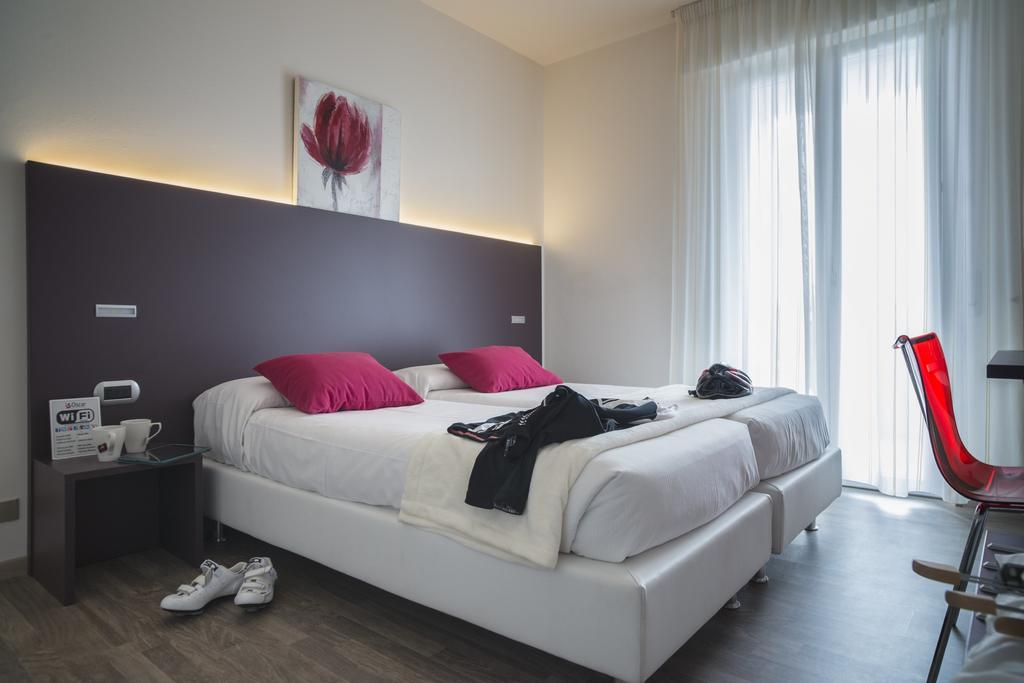 Hotel Villa Alberta Nago-Torbole Bagian luar foto