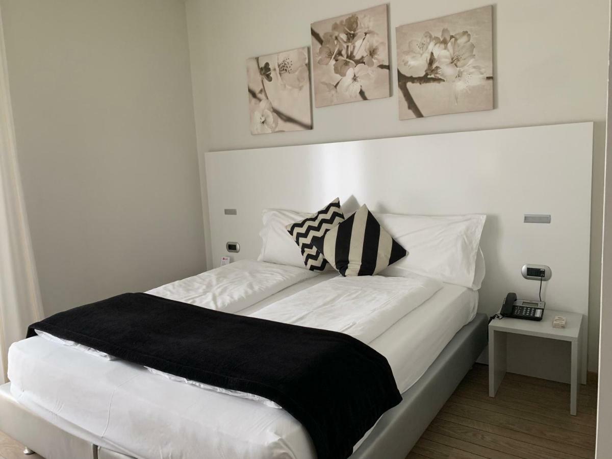 Hotel Villa Alberta Nago-Torbole Bagian luar foto