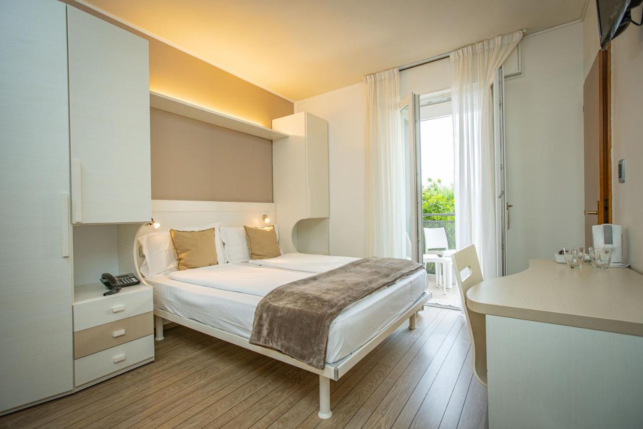 Hotel Villa Alberta Nago-Torbole Bagian luar foto